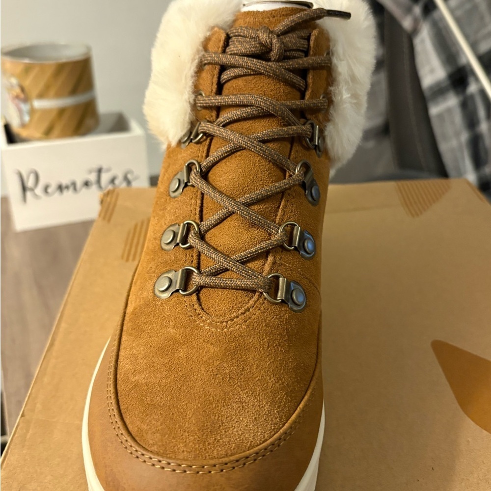 Koolaburra Chestnut Lace-Up Winter Boots